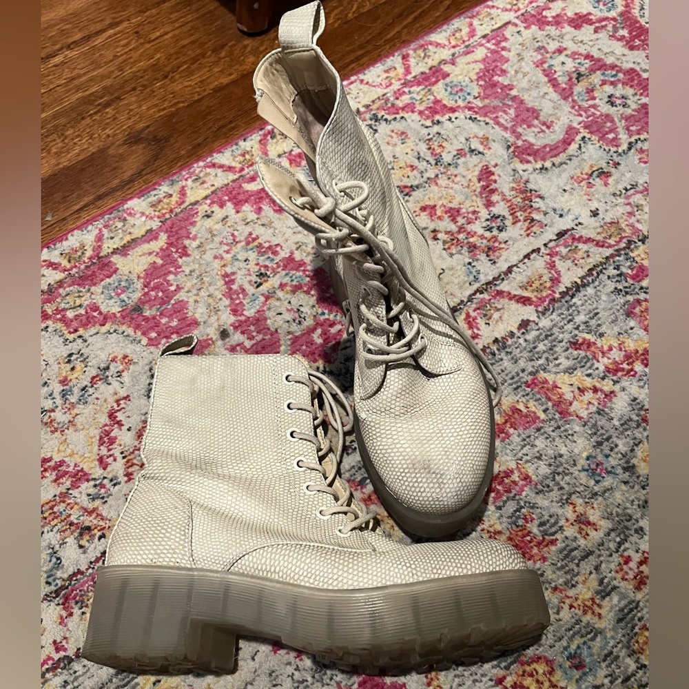Combat boots